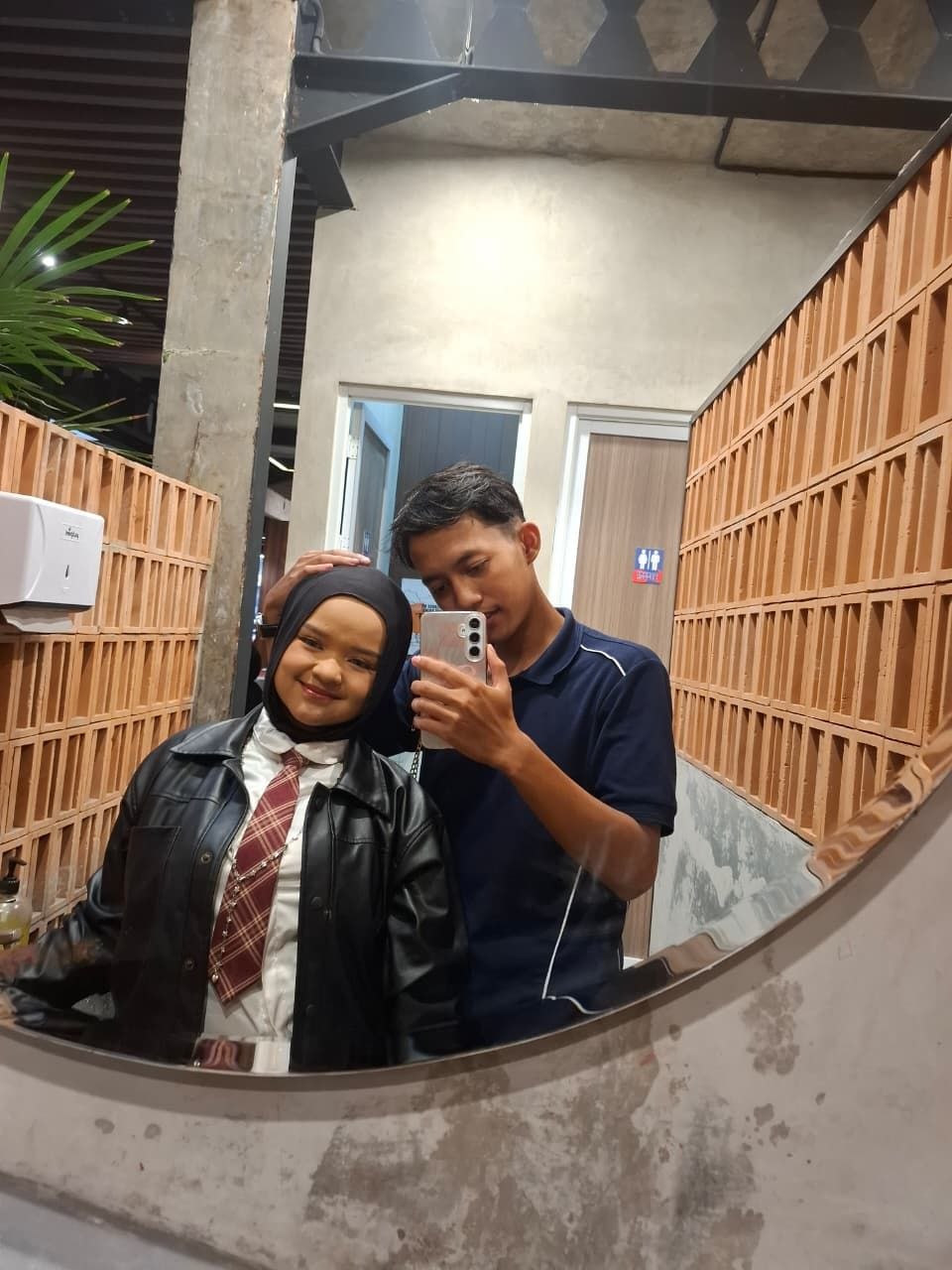 Mirror Selfie Keren
